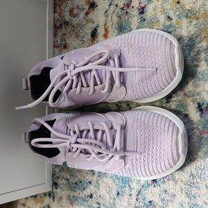 VESSI Women’s Everyday Move Sneakers: Limited Edition Lavender. Size 6